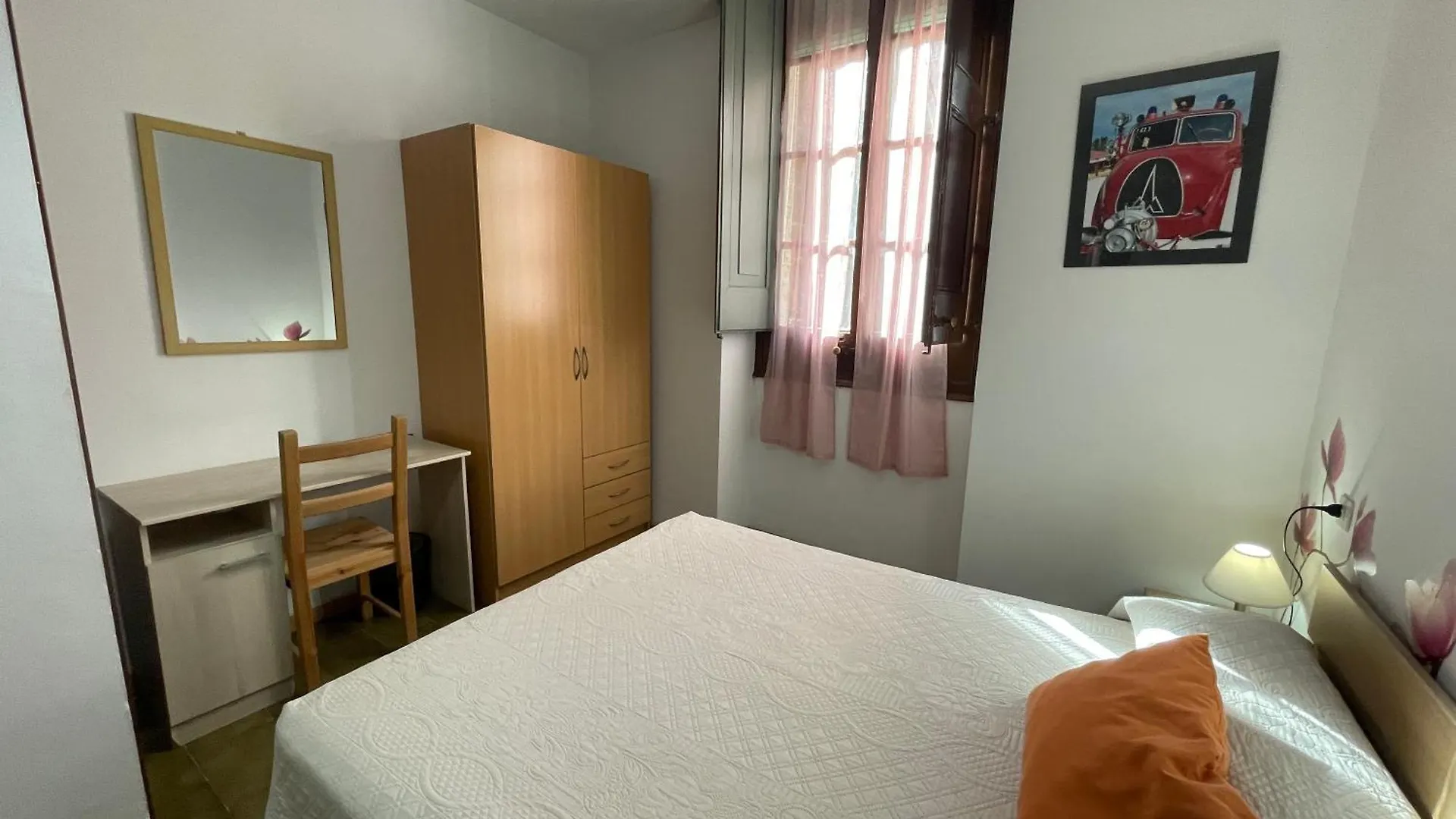 Pension Borras Girona 0*,  Spagna